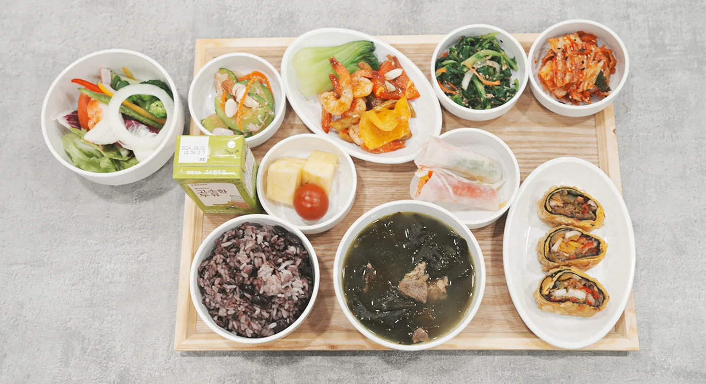 대구 자궁 용종 절제 회복|미역국과 흑미밥을 포함한 균형 잡힌 건강 한정식 상차림